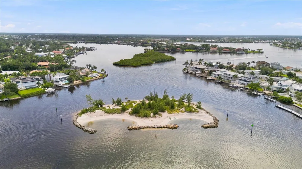 435 NOKOMIS AVENUE S #312 Venice, FL 34285