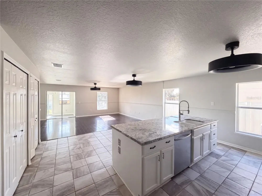 5604 ROYAL HILLS DRIVE Winter Haven, FL 33881