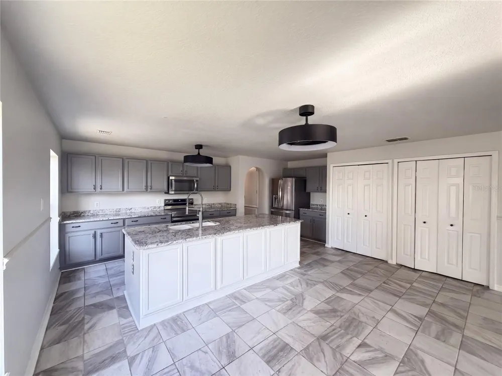 5604 ROYAL HILLS DRIVE Winter Haven, FL 33881