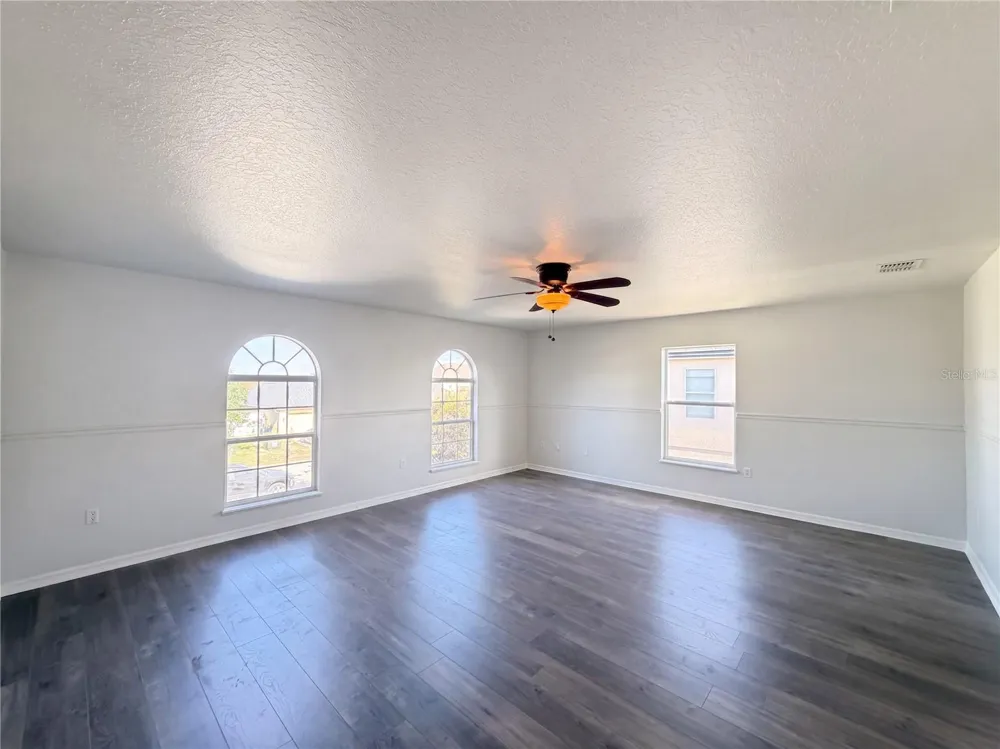 5604 ROYAL HILLS DRIVE Winter Haven, FL 33881