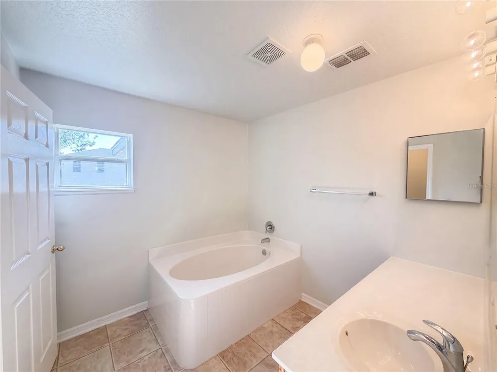 5604 ROYAL HILLS DRIVE Winter Haven, FL 33881