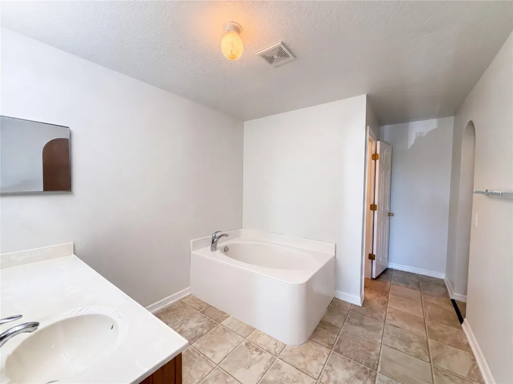 5604 ROYAL HILLS DRIVE Winter Haven, FL 33881
