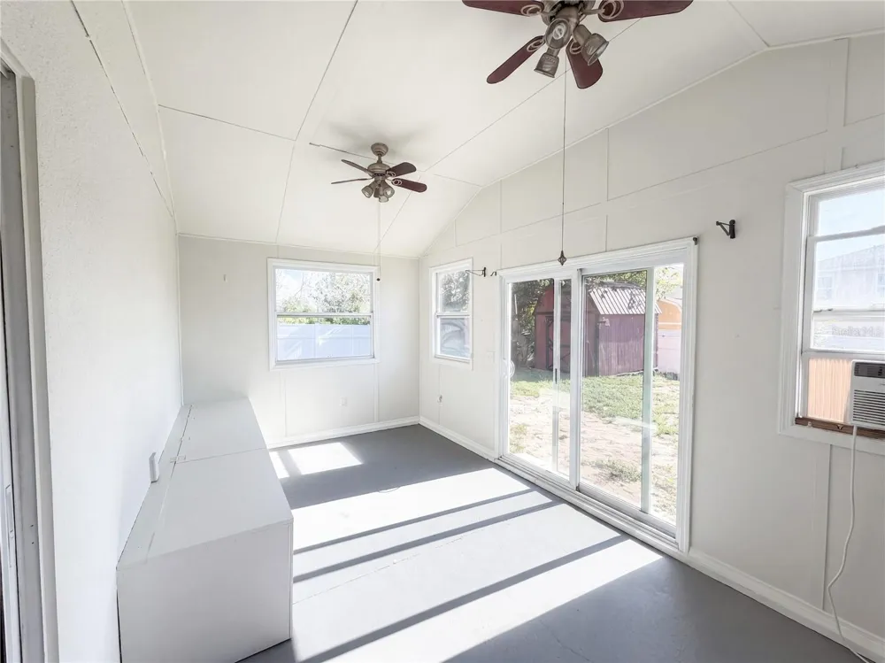 5604 ROYAL HILLS DRIVE Winter Haven, FL 33881