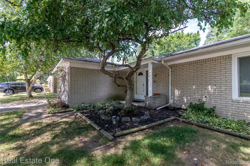 30290 Old Stream Street Southfield City, MI 48076