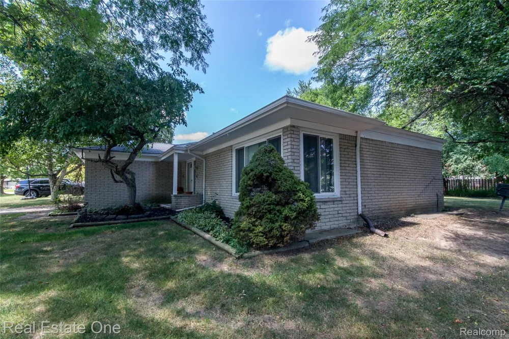 30290 Old Stream Street Southfield City, MI 48076