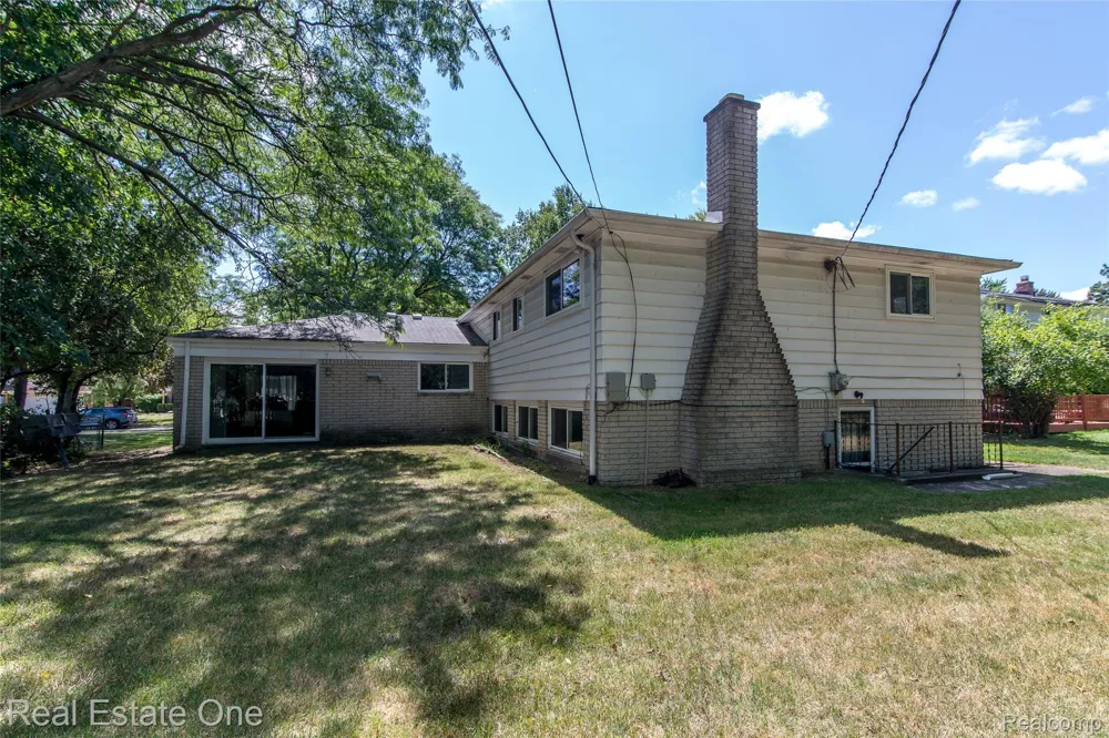 30290 Old Stream Street Southfield City, MI 48076