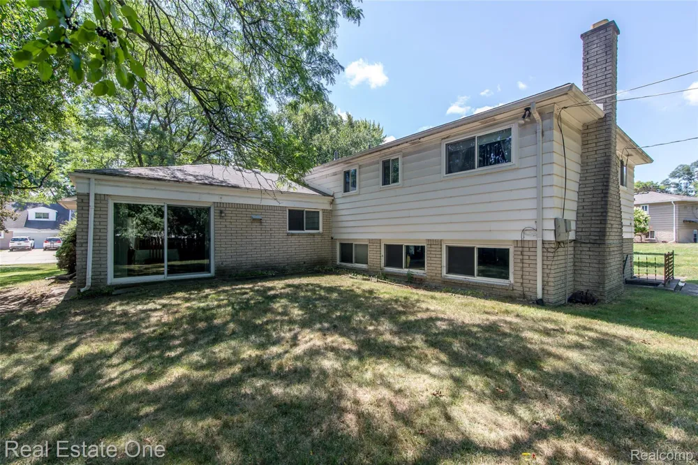 30290 Old Stream Street Southfield City, MI 48076