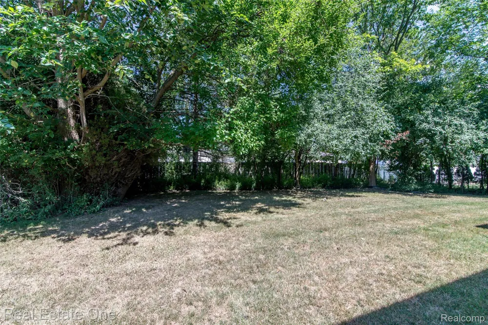 30290 Old Stream Street Southfield City, MI 48076