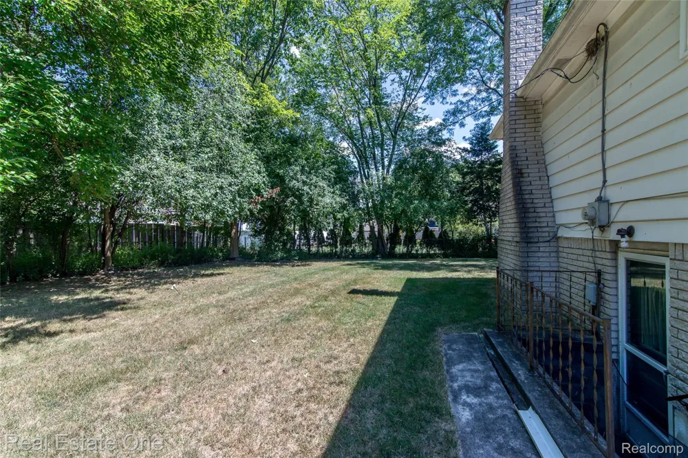 30290 Old Stream Street Southfield City, MI 48076