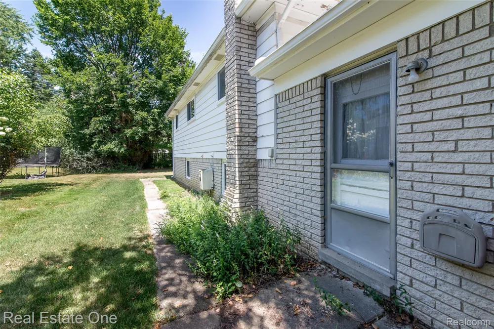30290 Old Stream Street Southfield City, MI 48076