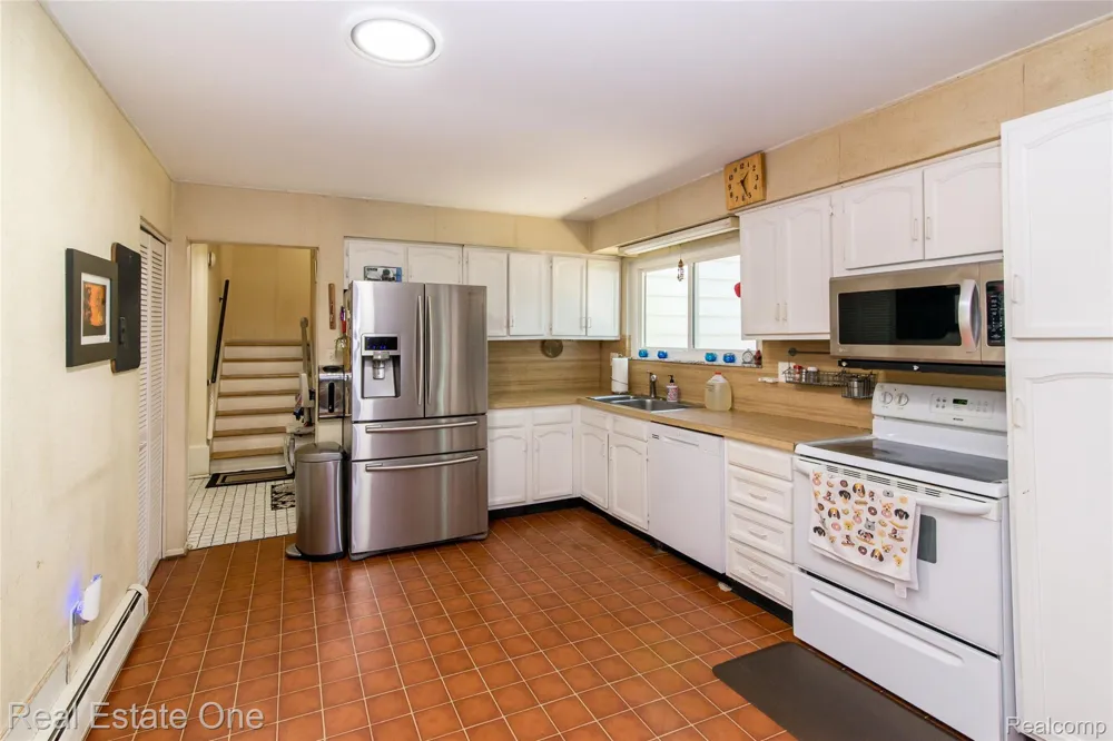 30290 Old Stream Street Southfield City, MI 48076