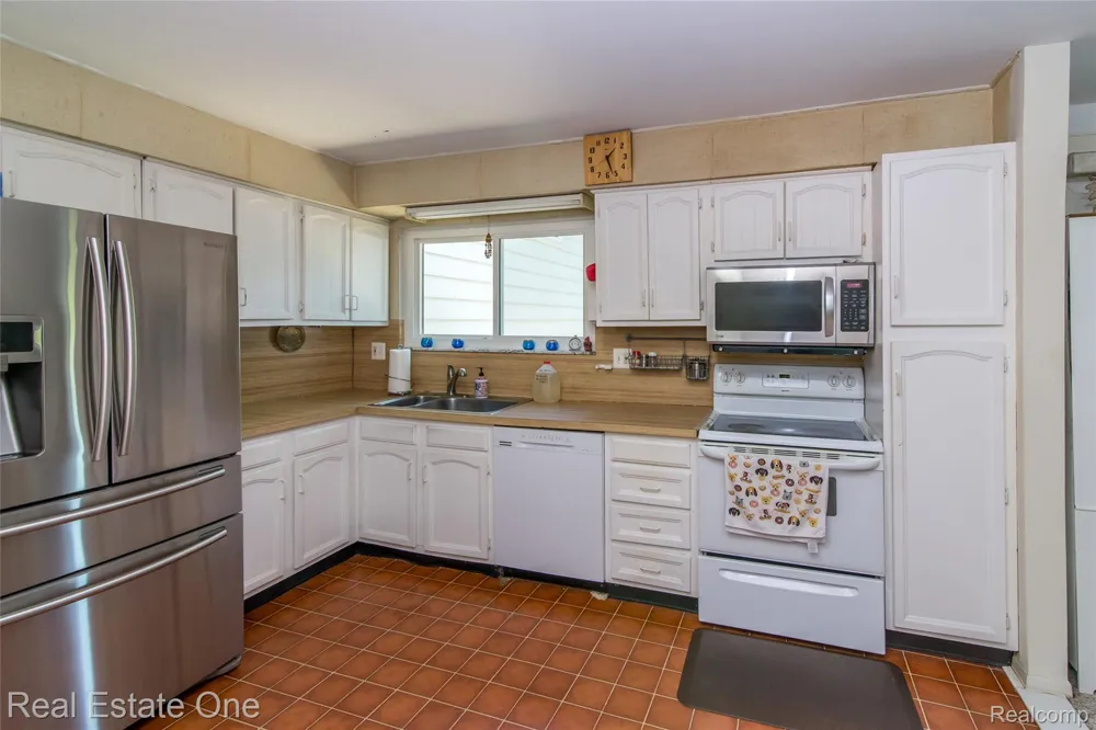 30290 Old Stream Street Southfield City, MI 48076