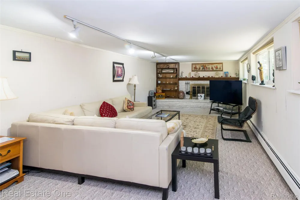 30290 Old Stream Street Southfield City, MI 48076