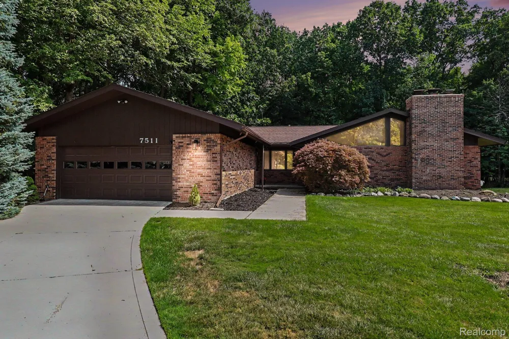 7511 Tiverton Court West Bloomfield Charter Township, MI 48322