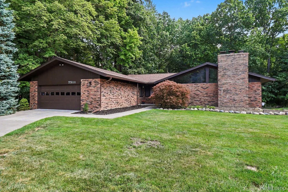 7511 Tiverton Court West Bloomfield Charter Township, MI 48322