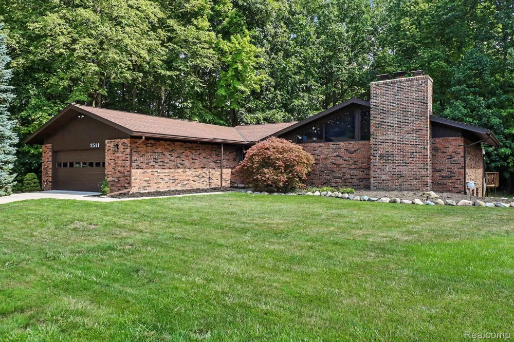 7511 Tiverton Court West Bloomfield Charter Township, MI 48322