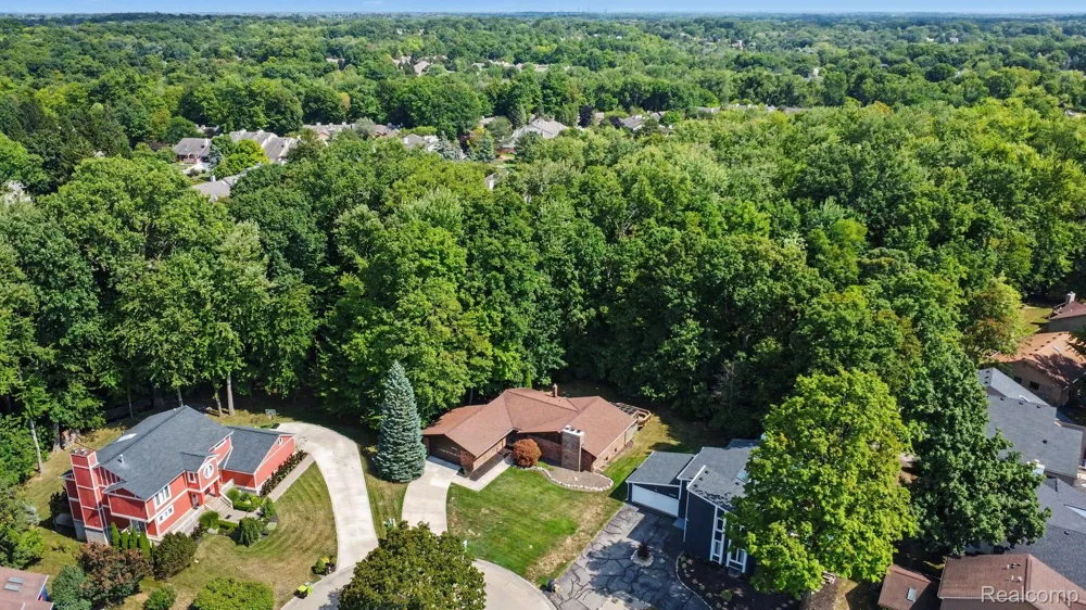 7511 Tiverton Court West Bloomfield Charter Township, MI 48322