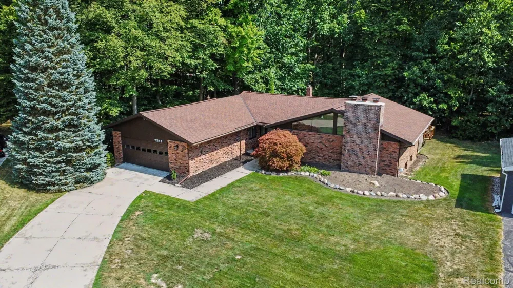 7511 Tiverton Court West Bloomfield Charter Township, MI 48322