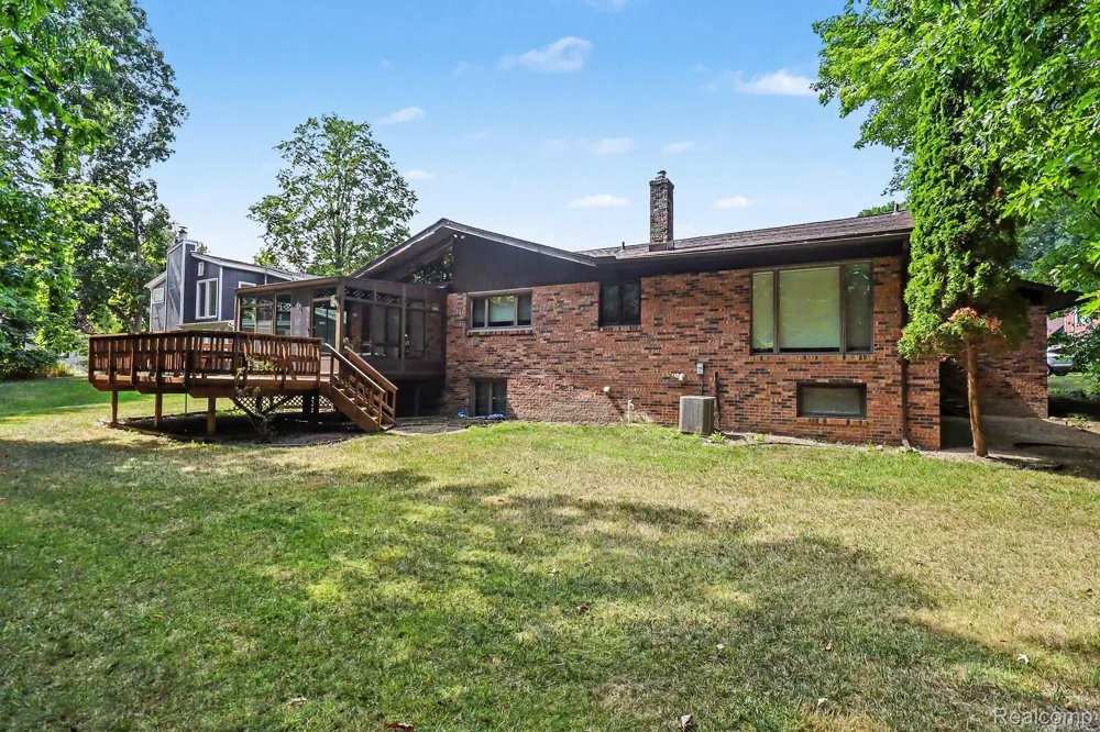 7511 Tiverton Court West Bloomfield Charter Township, MI 48322