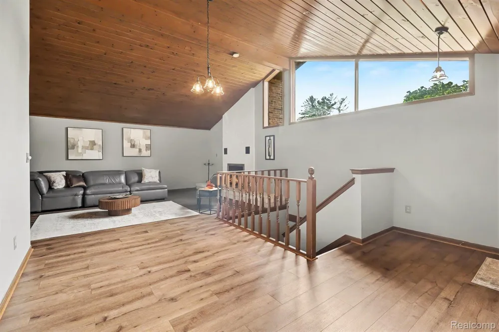 7511 Tiverton Court West Bloomfield Charter Township, MI 48322