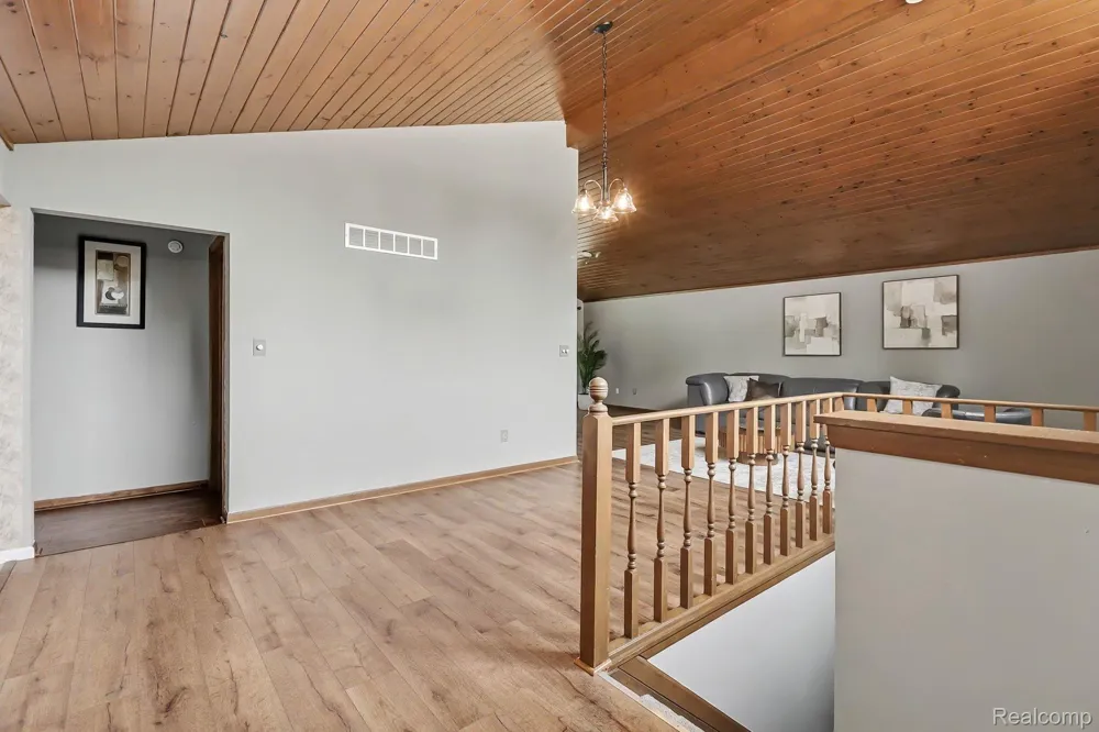 7511 Tiverton Court West Bloomfield Charter Township, MI 48322