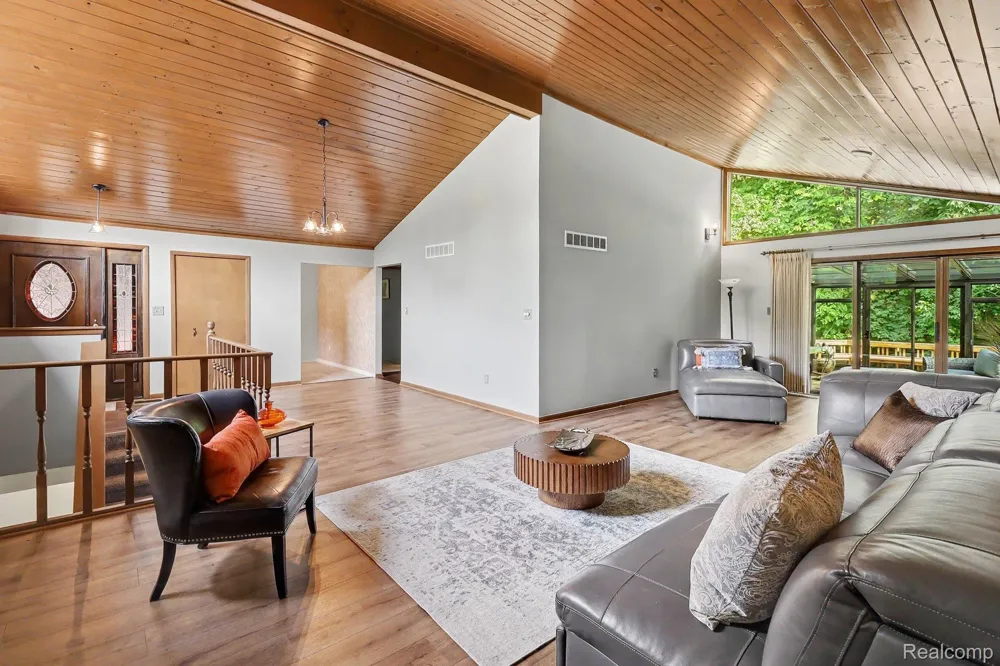 7511 Tiverton Court West Bloomfield Charter Township, MI 48322