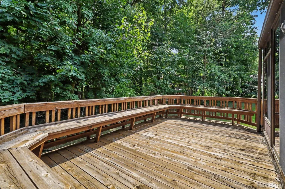 7511 Tiverton Court West Bloomfield Charter Township, MI 48322