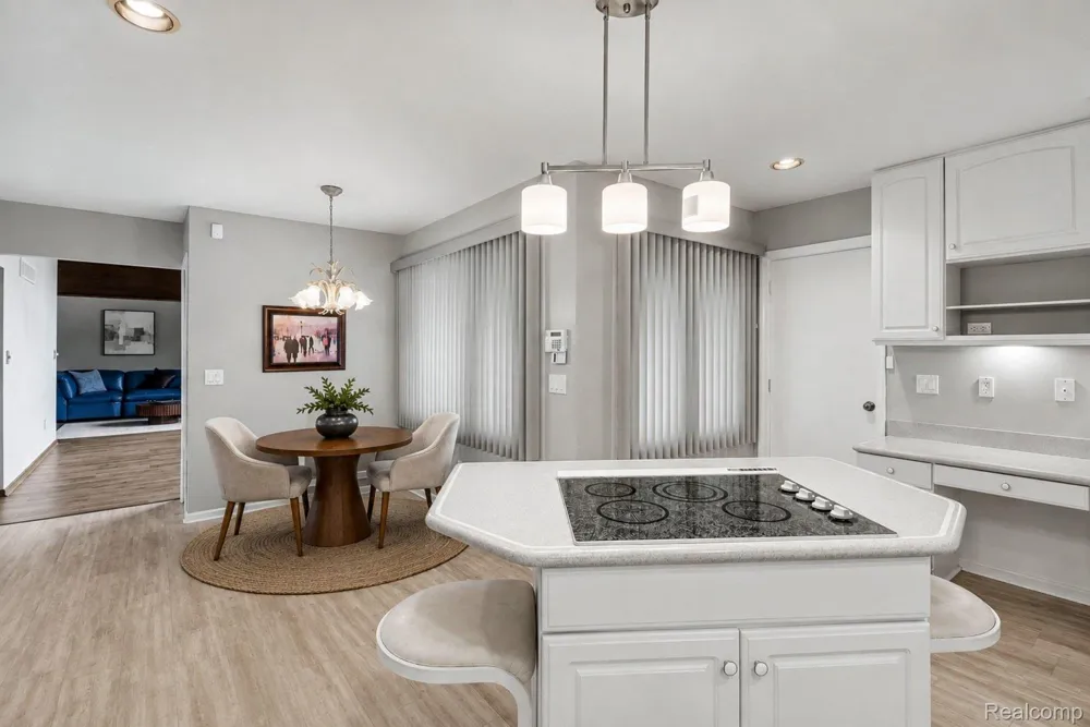 7511 Tiverton Court West Bloomfield Charter Township, MI 48322
