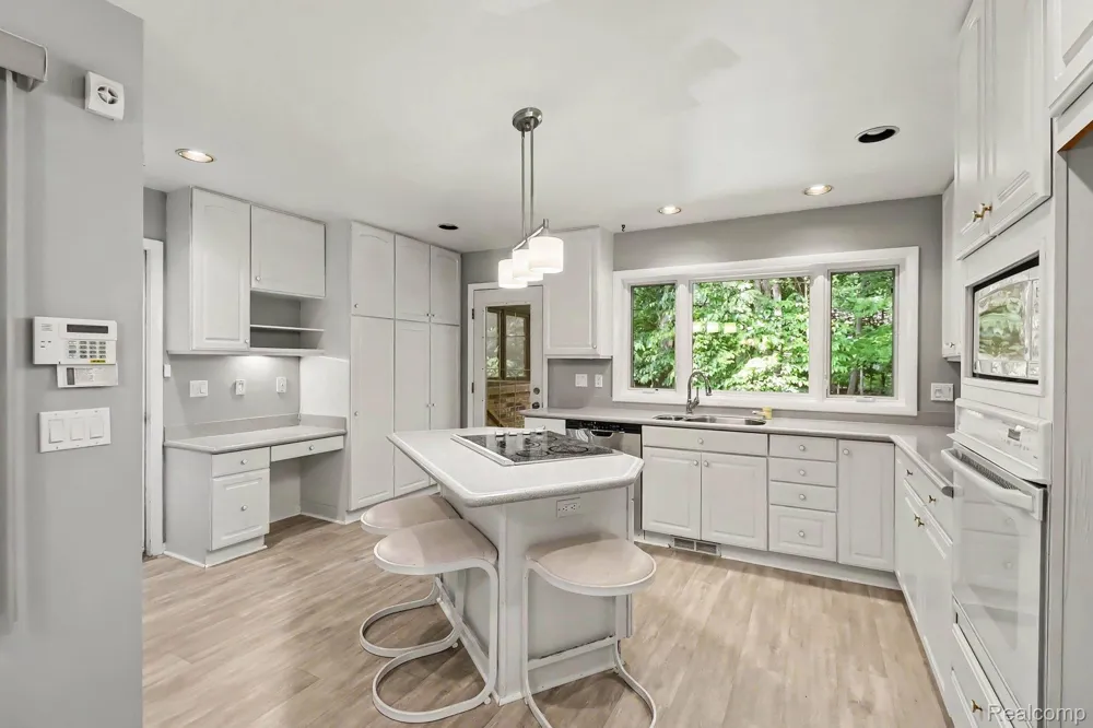 7511 Tiverton Court West Bloomfield Charter Township, MI 48322