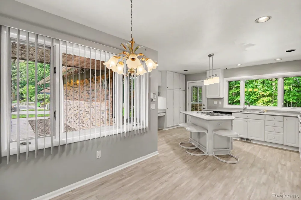 7511 Tiverton Court West Bloomfield Charter Township, MI 48322