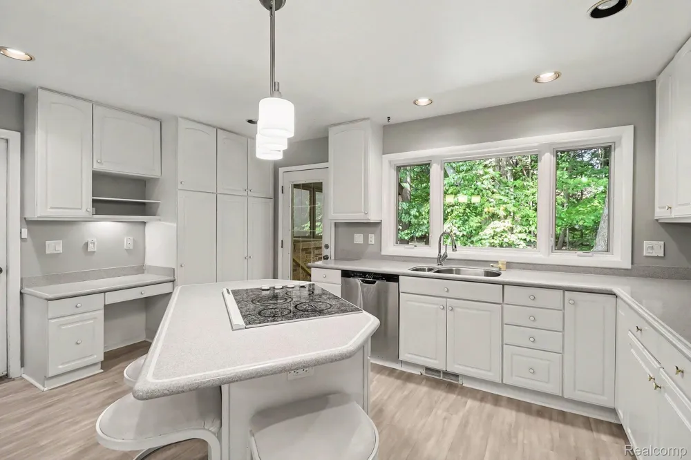 7511 Tiverton Court West Bloomfield Charter Township, MI 48322