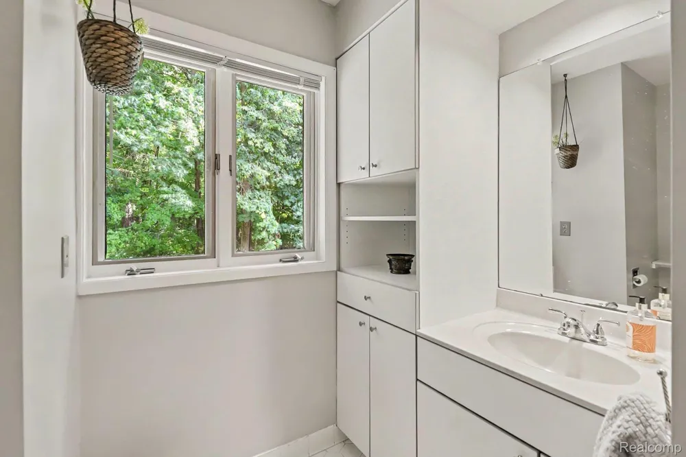 7511 Tiverton Court West Bloomfield Charter Township, MI 48322