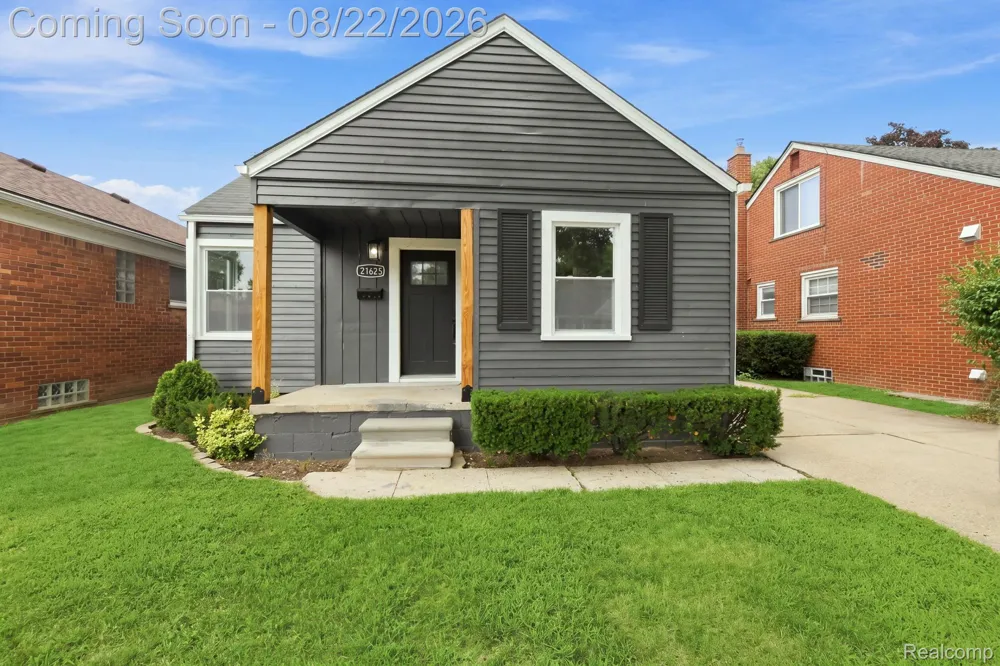 21625 Trombly Street St Clair Shores City, MI 48080