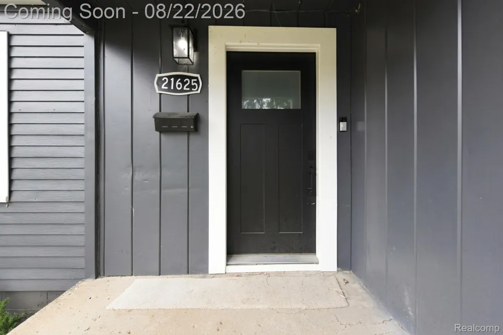 21625 Trombly Street St Clair Shores City, MI 48080