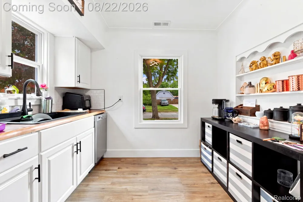 21625 Trombly Street St Clair Shores City, MI 48080