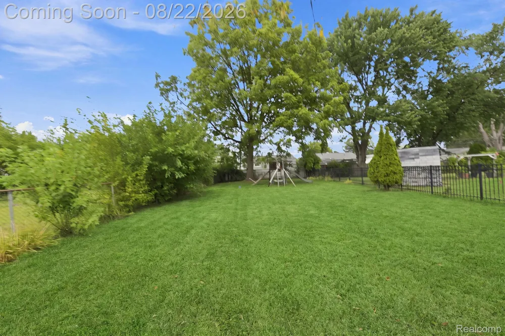 21625 Trombly Street St Clair Shores City, MI 48080