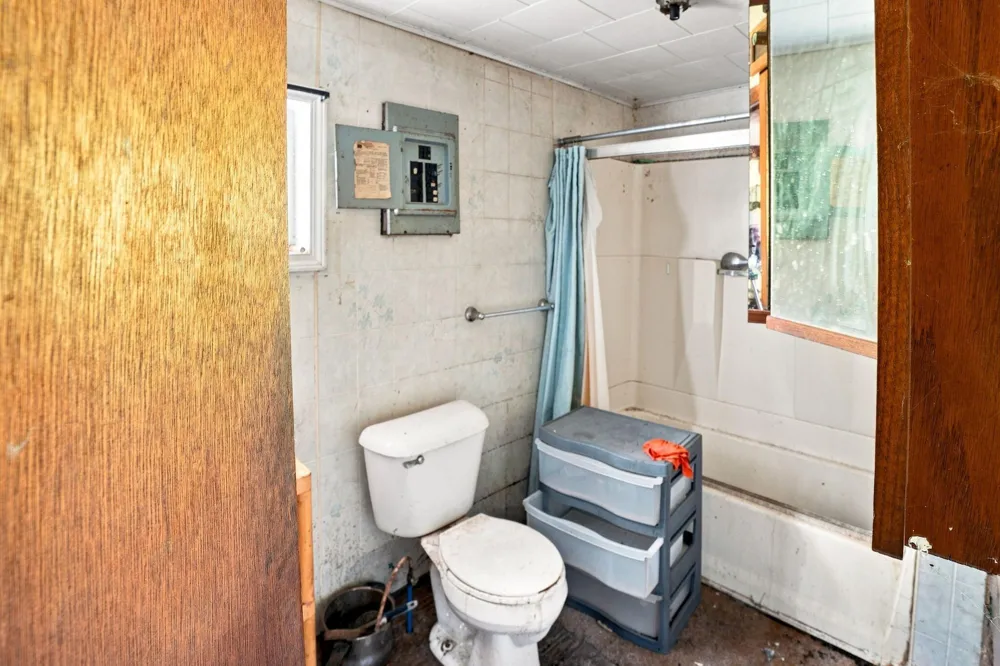 22850 V DRIVE Lee Township, MI 49076