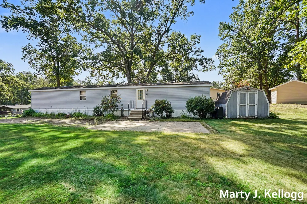 2511 S Fawn Avenue Big Prairie Township, MI 49349