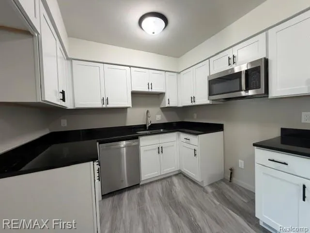 4225 Grace Avenue Wayne City, MI 48184