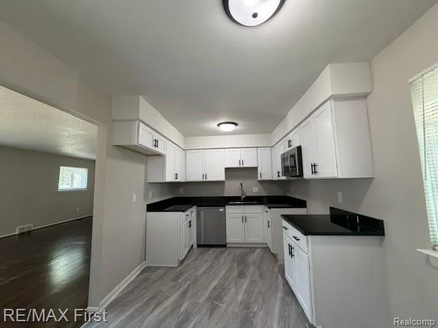 4225 Grace Avenue Wayne City, MI 48184