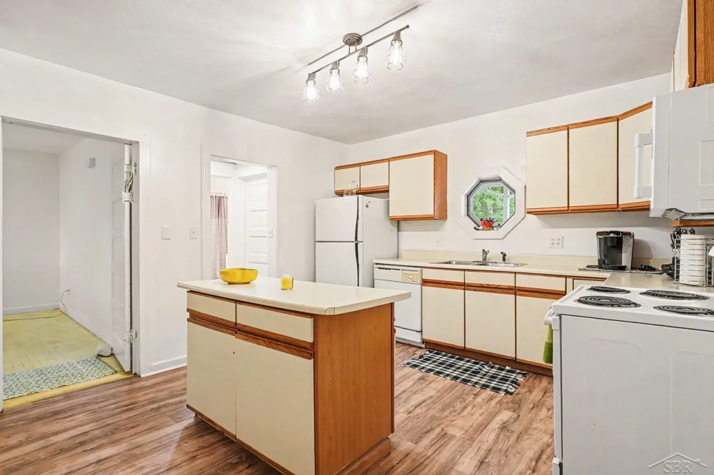 800 S Center Road Saginaw Charter Township, MI 48638