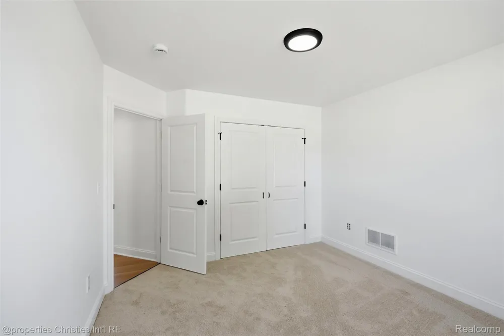 27824 Groveland Street Madison Heights City, MI 48071