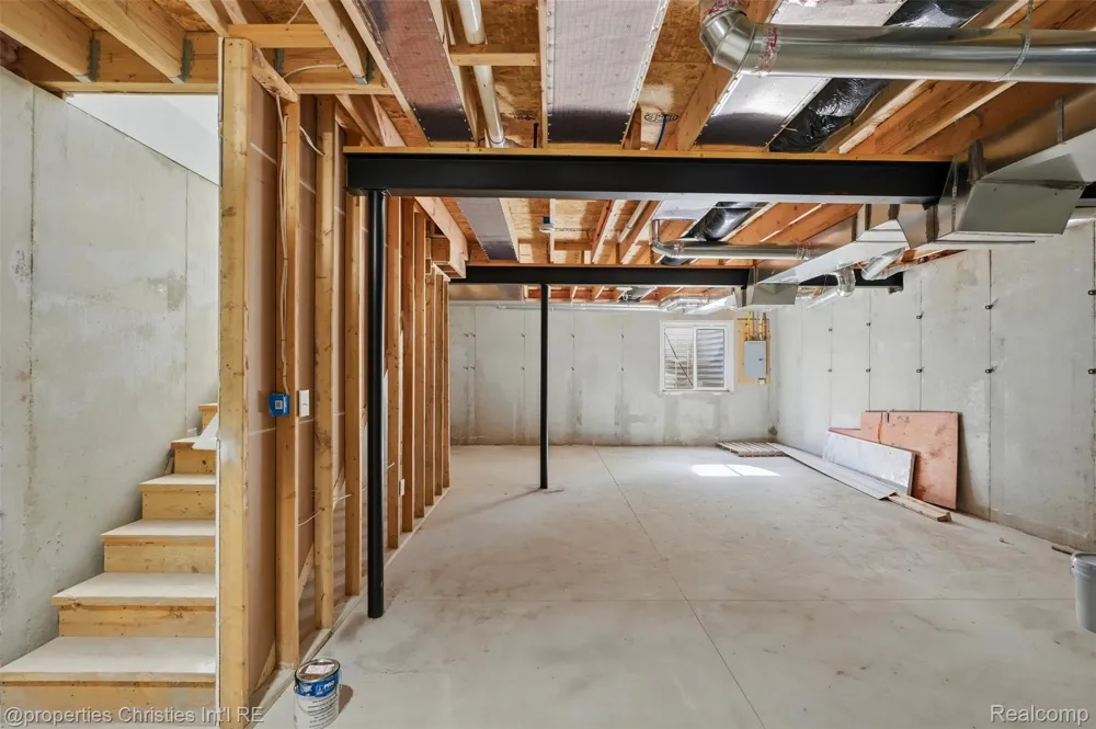 27824 Groveland Street Madison Heights City, MI 48071