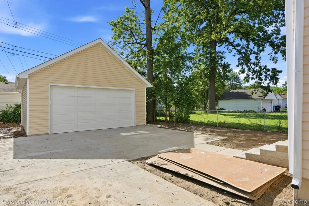 27824 Groveland Street Madison Heights City, MI 48071