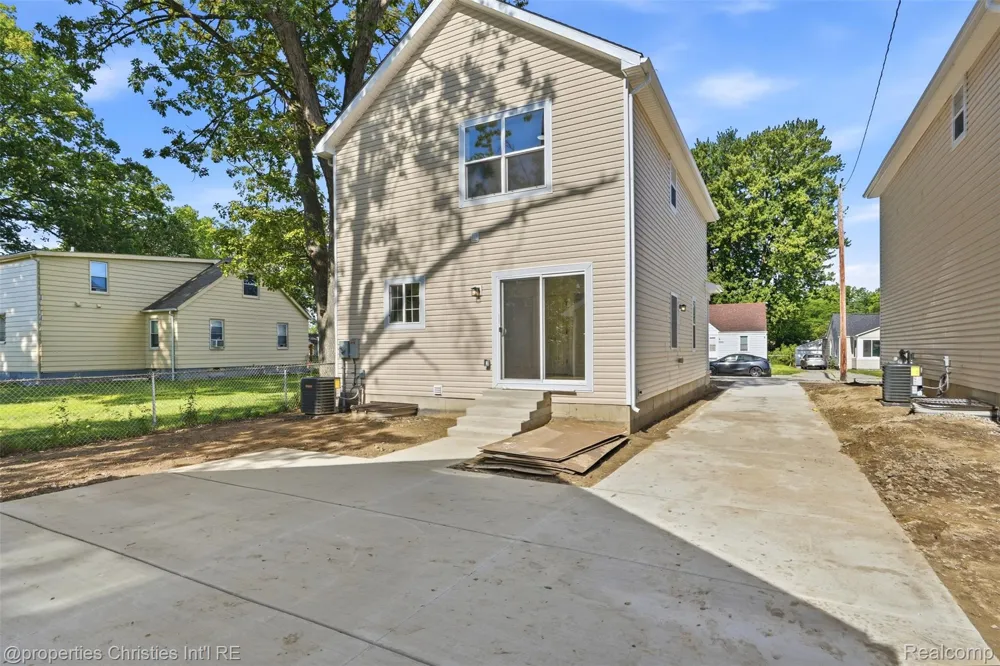 27824 Groveland Street Madison Heights City, MI 48071