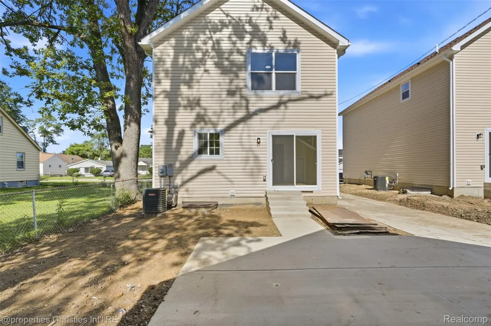 27824 Groveland Street Madison Heights City, MI 48071