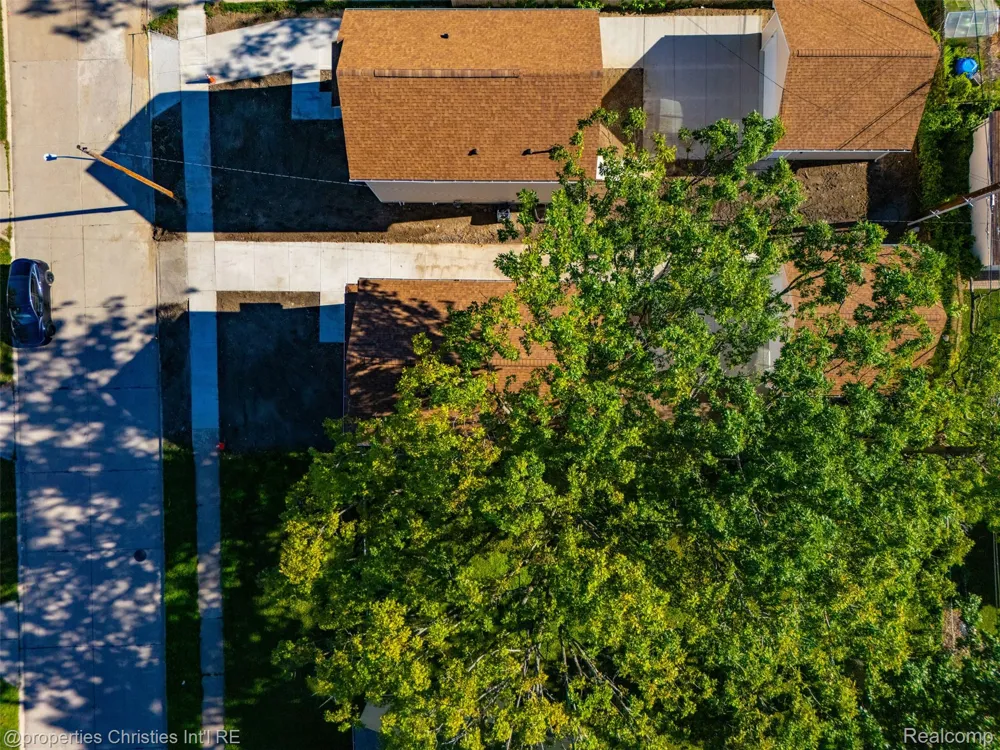 27824 Groveland Street Madison Heights City, MI 48071