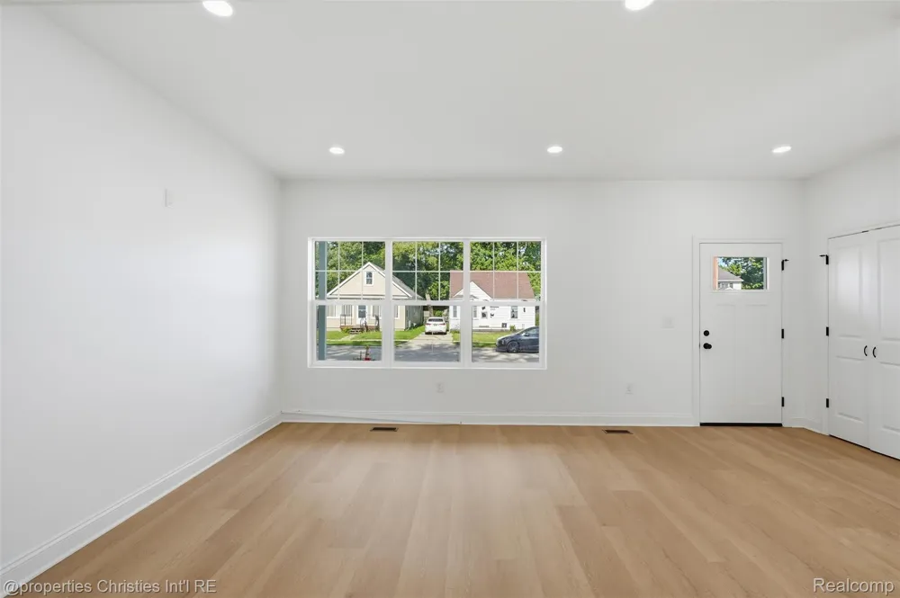 27824 Groveland Street Madison Heights City, MI 48071