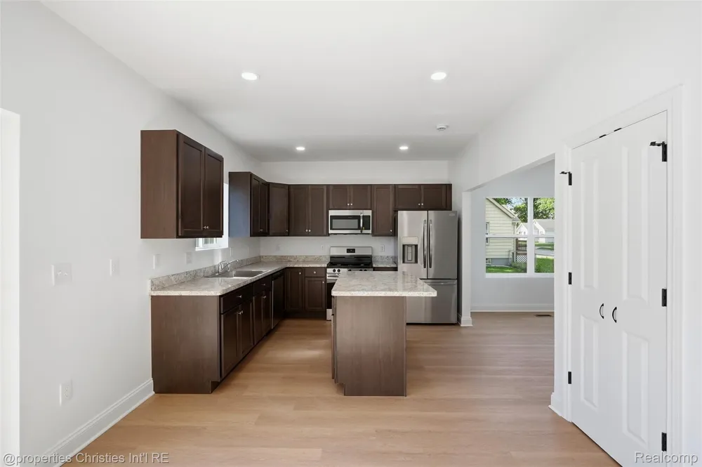 27824 Groveland Street Madison Heights City, MI 48071