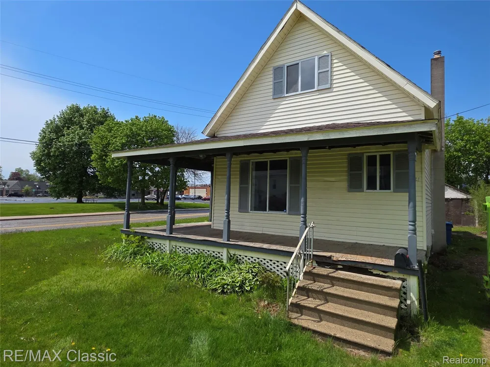 21 Broadway Street Oxford Village, MI 48371